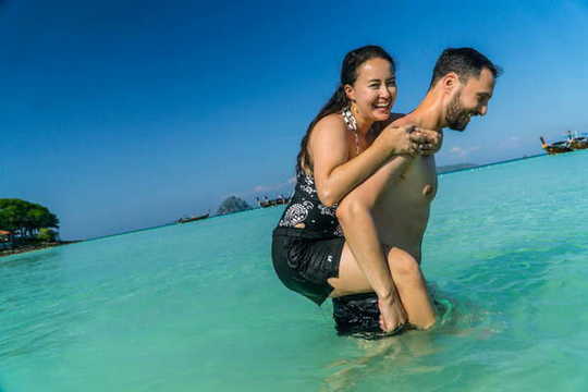 newlywed photo with stunning background by Koh Yao photographer