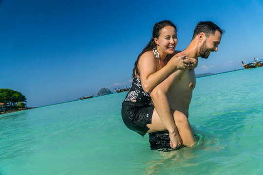 newlywed photo with stunning background by Koh Yao photographer