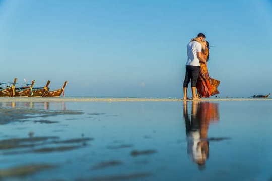 destination honeymoon and babymoon photograher in Krabi, Thailand