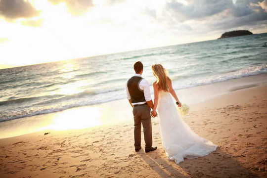 post wedding photo session with a stunning sunset of the Andaman sea, Krabi and Koh Yao